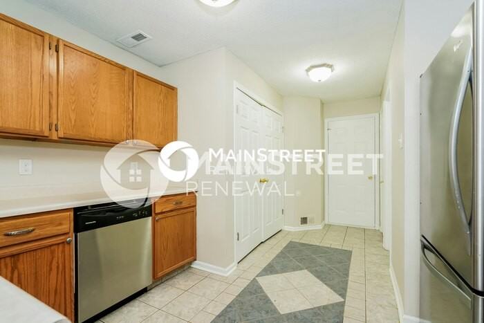 1146 Freemont Ln - Photo 7 of 17