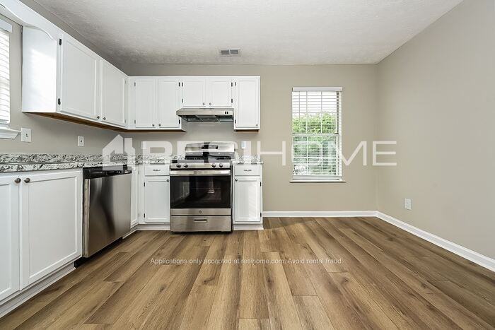 5949 Creekside Dr - Photo 3 of 20