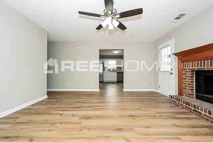5949 Creekside Dr - Photo 4 of 20