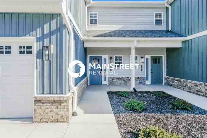 2063 N Sarah Dr - Photo 2 of 17
