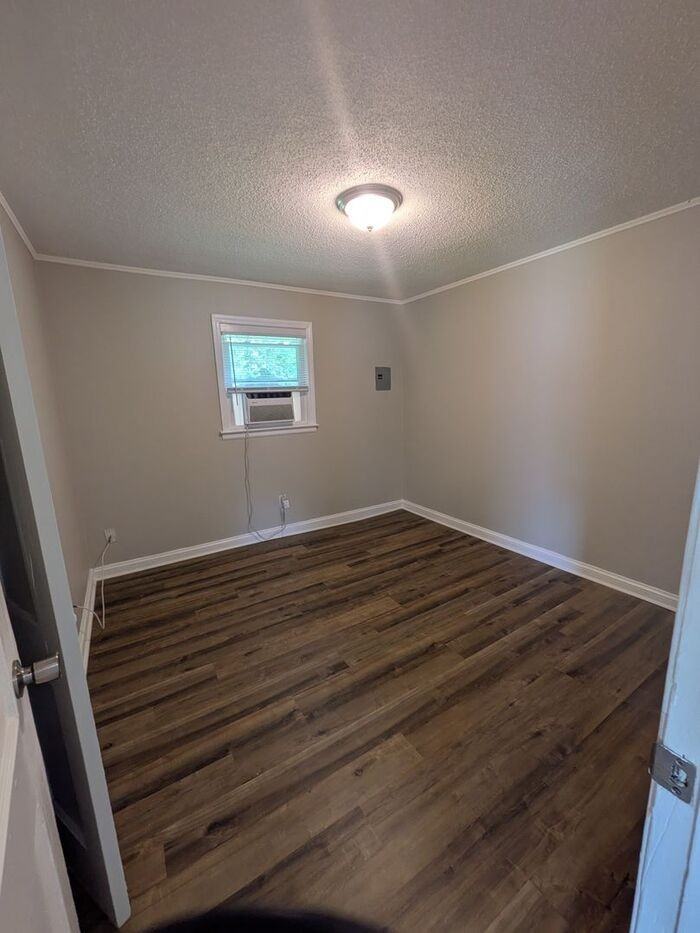2249 Story St - Photo 5 of 7