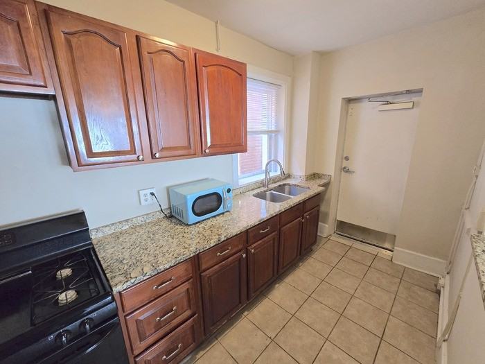 1217 Colonial Ave #A3 - Photo 6 of 13