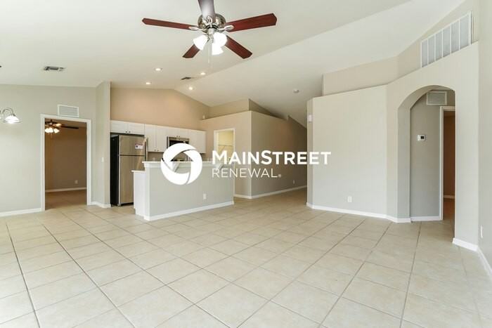 2805 Nw 8th Pl - Photo 4 of 16