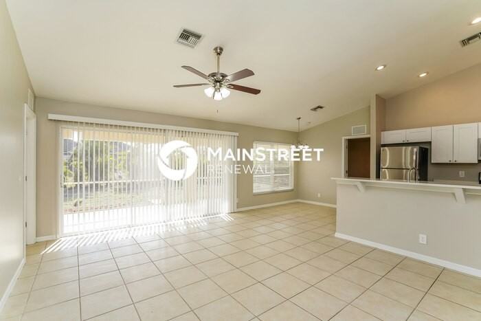 2805 Nw 8th Pl - Photo 5 of 16