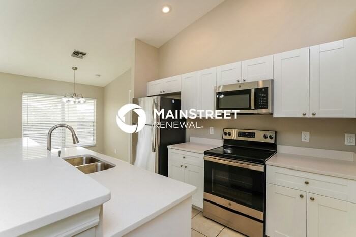 2805 Nw 8th Pl - Photo 7 of 16