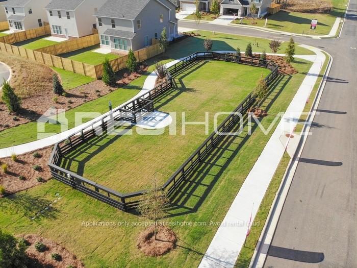 29 Surrey Ct - Photo 2 of 20