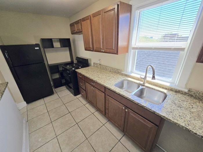 1217 Colonial Ave #A7 - Photo 5 of 13