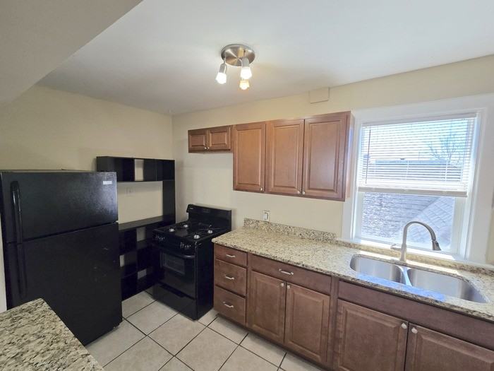 1217 Colonial Ave #A7 - Photo 6 of 13