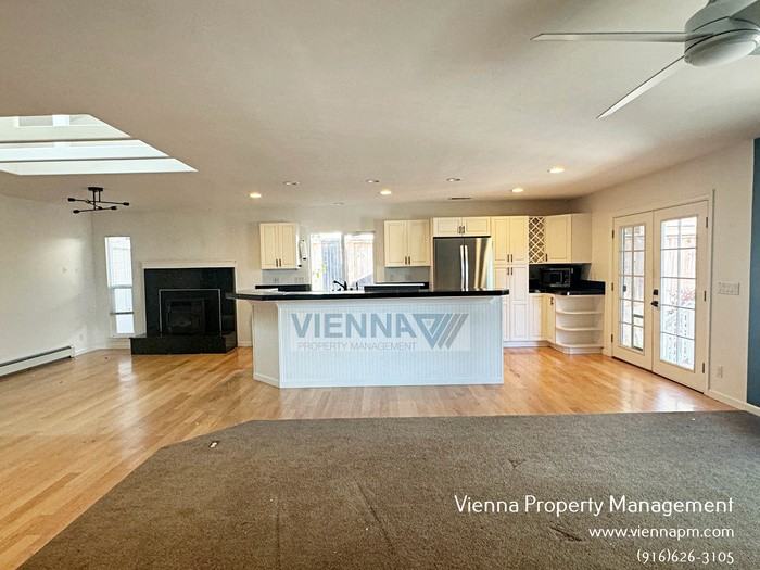 3881 N Lakeshore Blvd - Photo 7 of 30