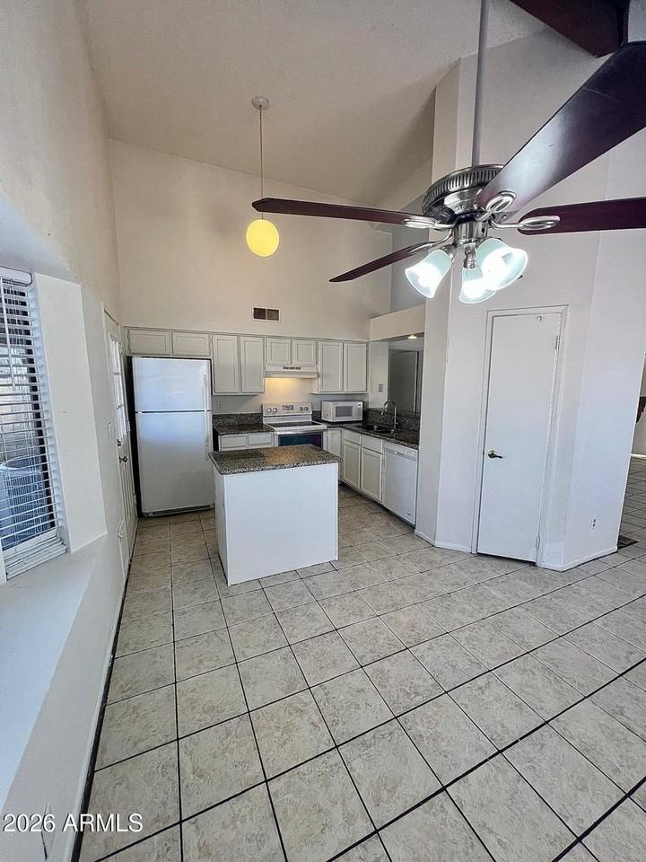 20828 N 21st Ave - Photo 6 of 27