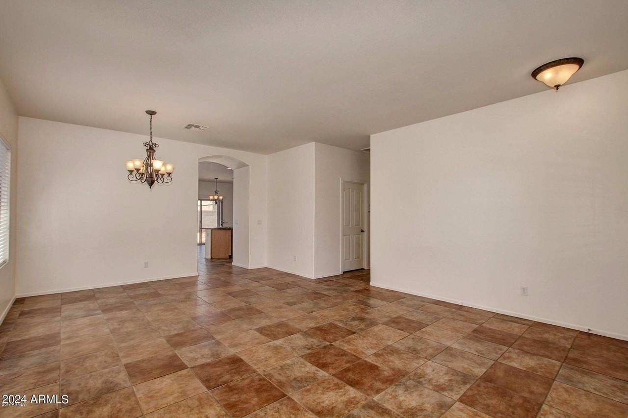 7722 S 69th Dr - Photo 3 of 14