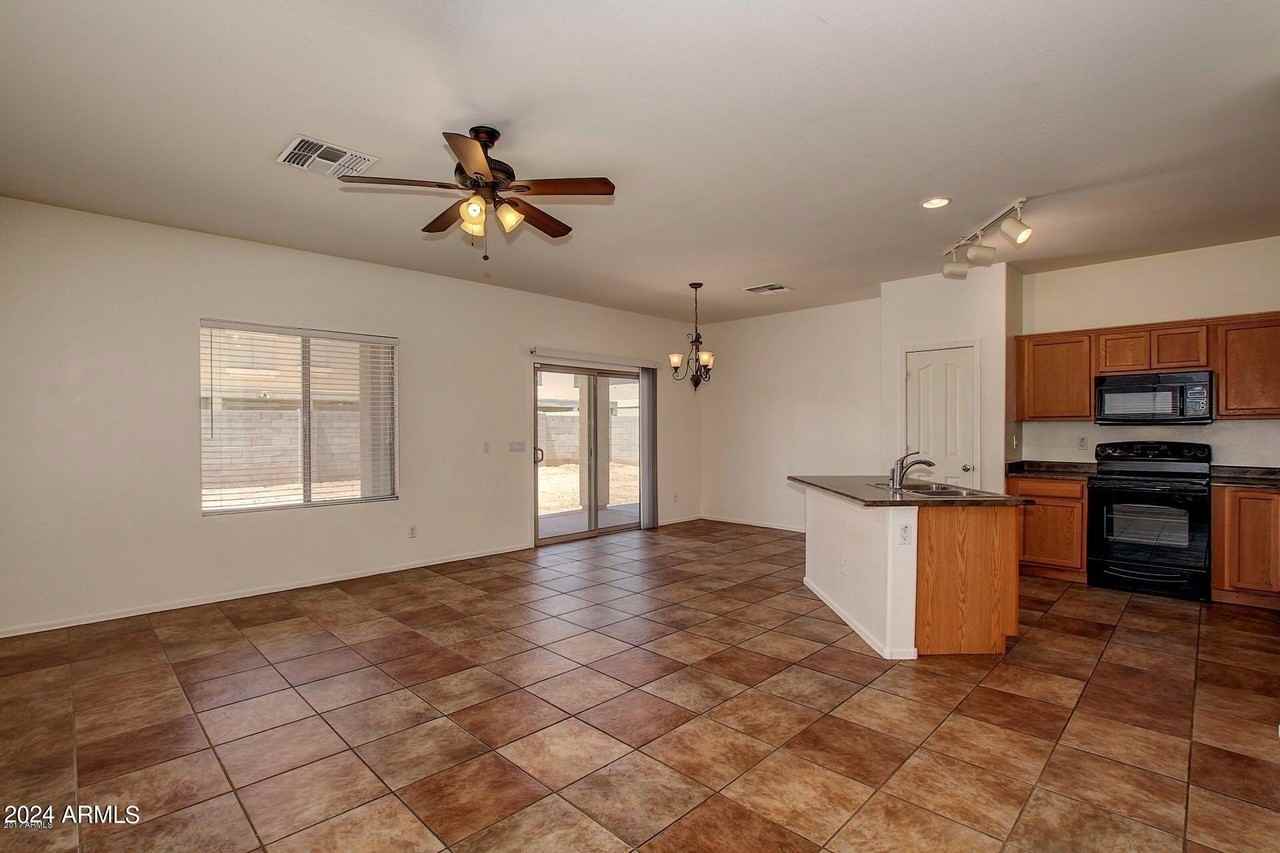 7722 S 69th Dr - Photo 4 of 14