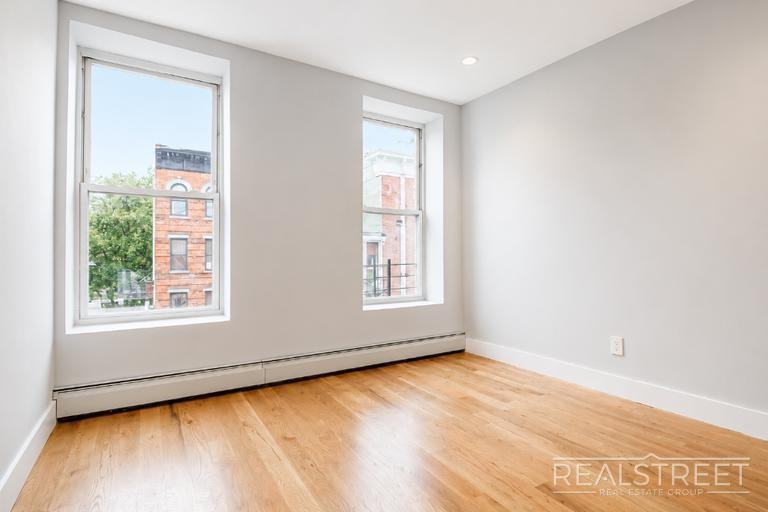 491 Tompkins Ave #3F - Photo 4 of 7
