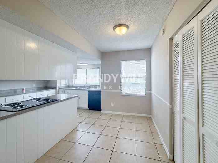 8236 Weybridge Dr - Photo 6 of 24