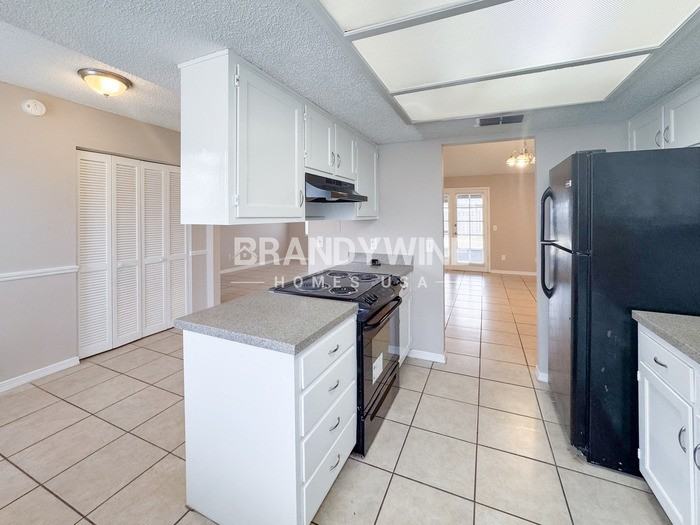8236 Weybridge Dr - Photo 7 of 24