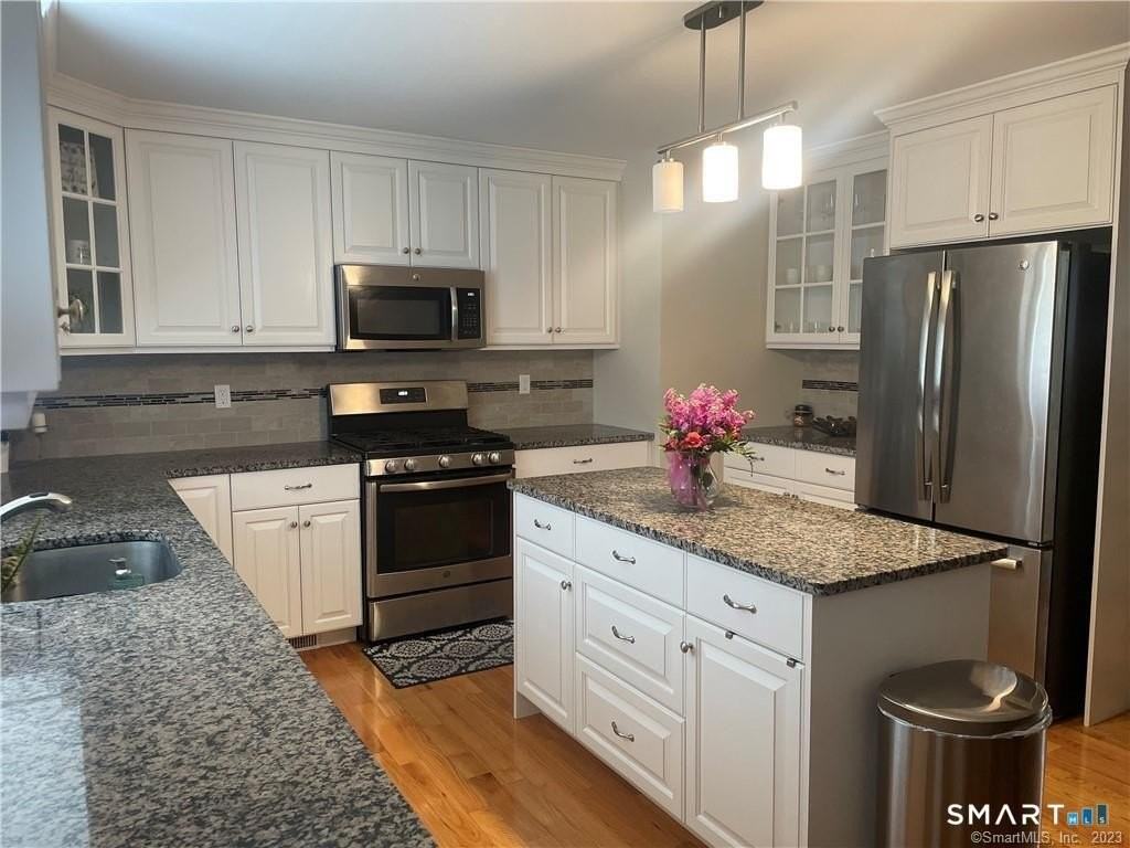 380 King St #5 - Photo 3 of 16