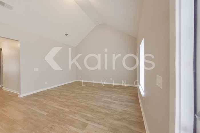 8005 Shadesbrook Dr - Photo 4 of 31