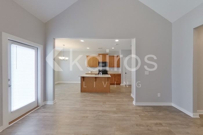 8005 Shadesbrook Dr - Photo 6 of 31
