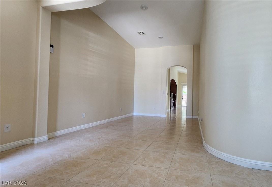 9709 Hawk Cliff Ave - Photo 5 of 35