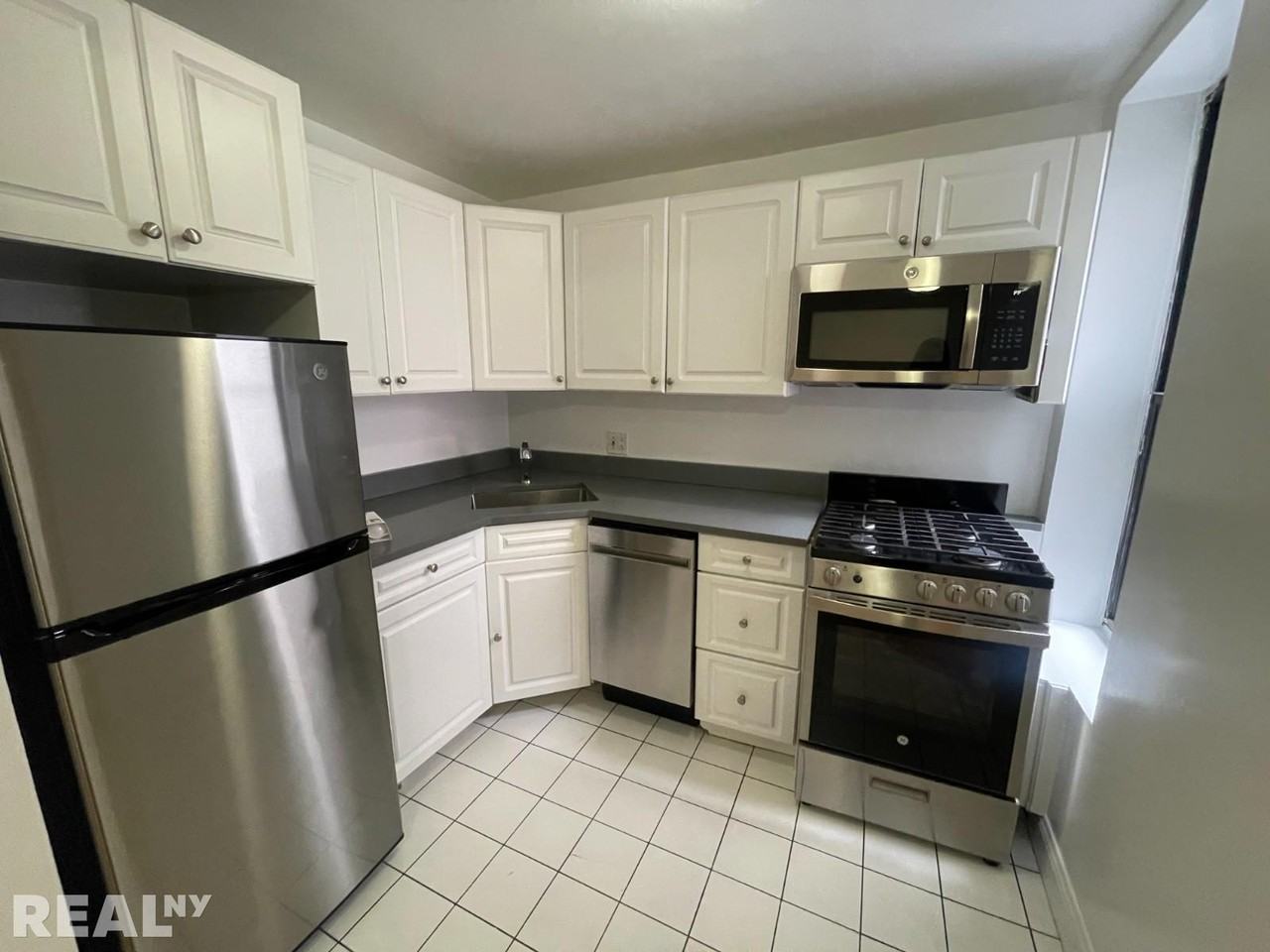 516 E 80th St #22 - Photo 4 of 9