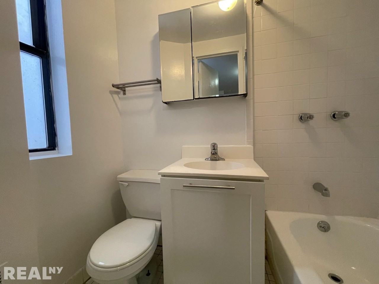 516 E 80th St #22 - Photo 5 of 9