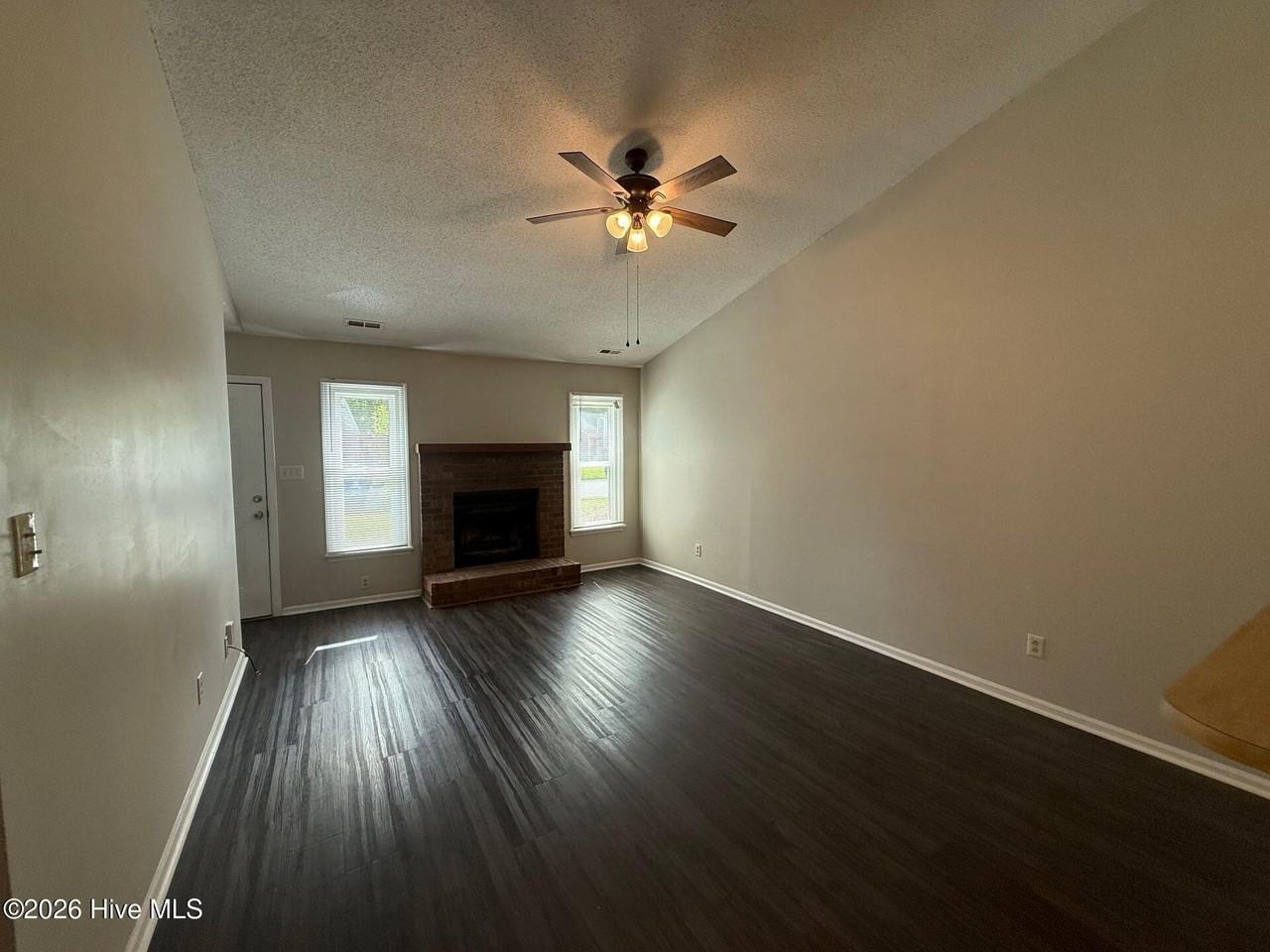120 Corey Cir - Photo 3 of 7