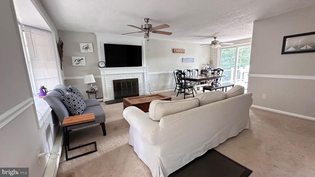 12154 Preston Dr - Photo 6 of 28