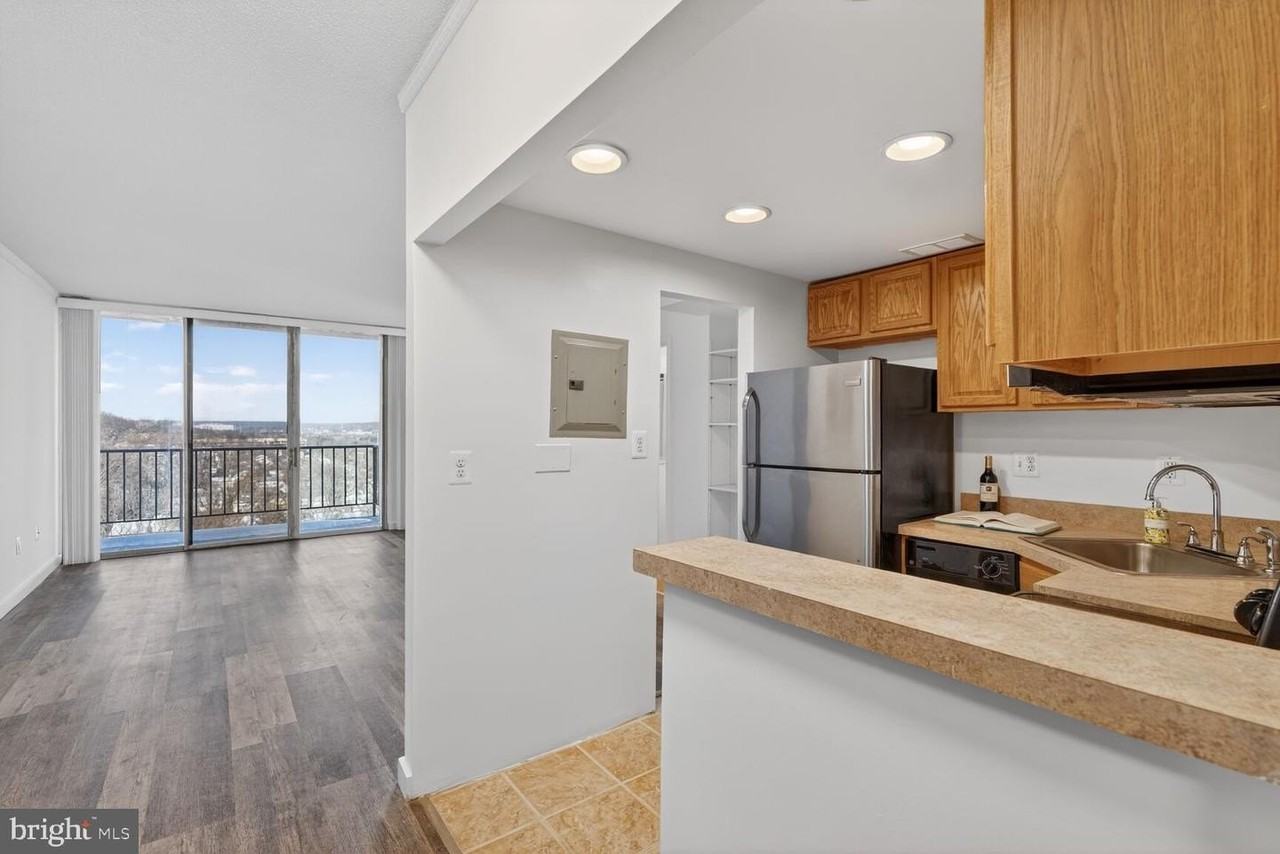 2059 Huntington Ave - Photo 5 of 16
