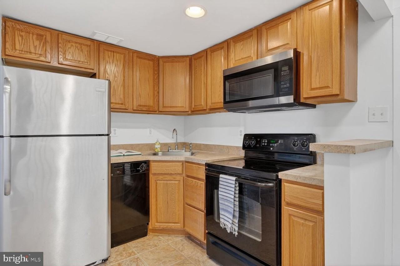 2059 Huntington Ave - Photo 6 of 16