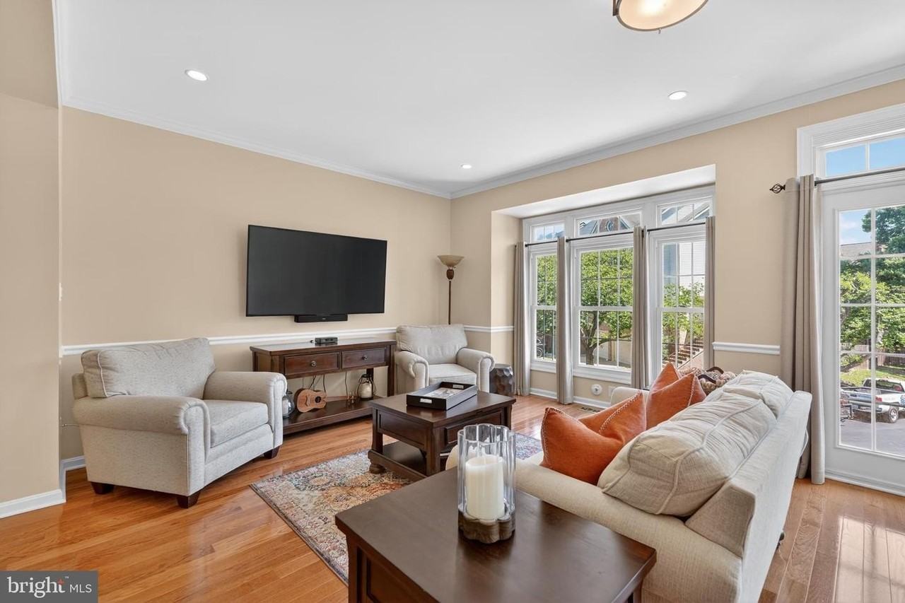 6635 Dunwich Way - Photo 3 of 45