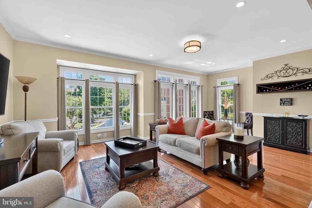 6635 Dunwich Way - Photo 4 of 45