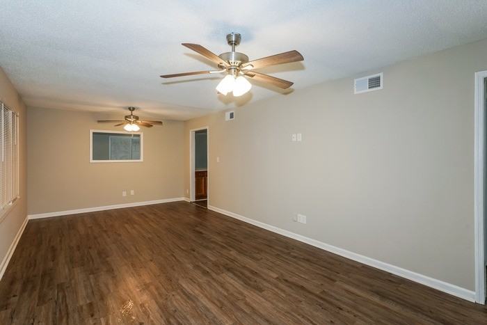 223 Rebecca Ln - Photo 4 of 11