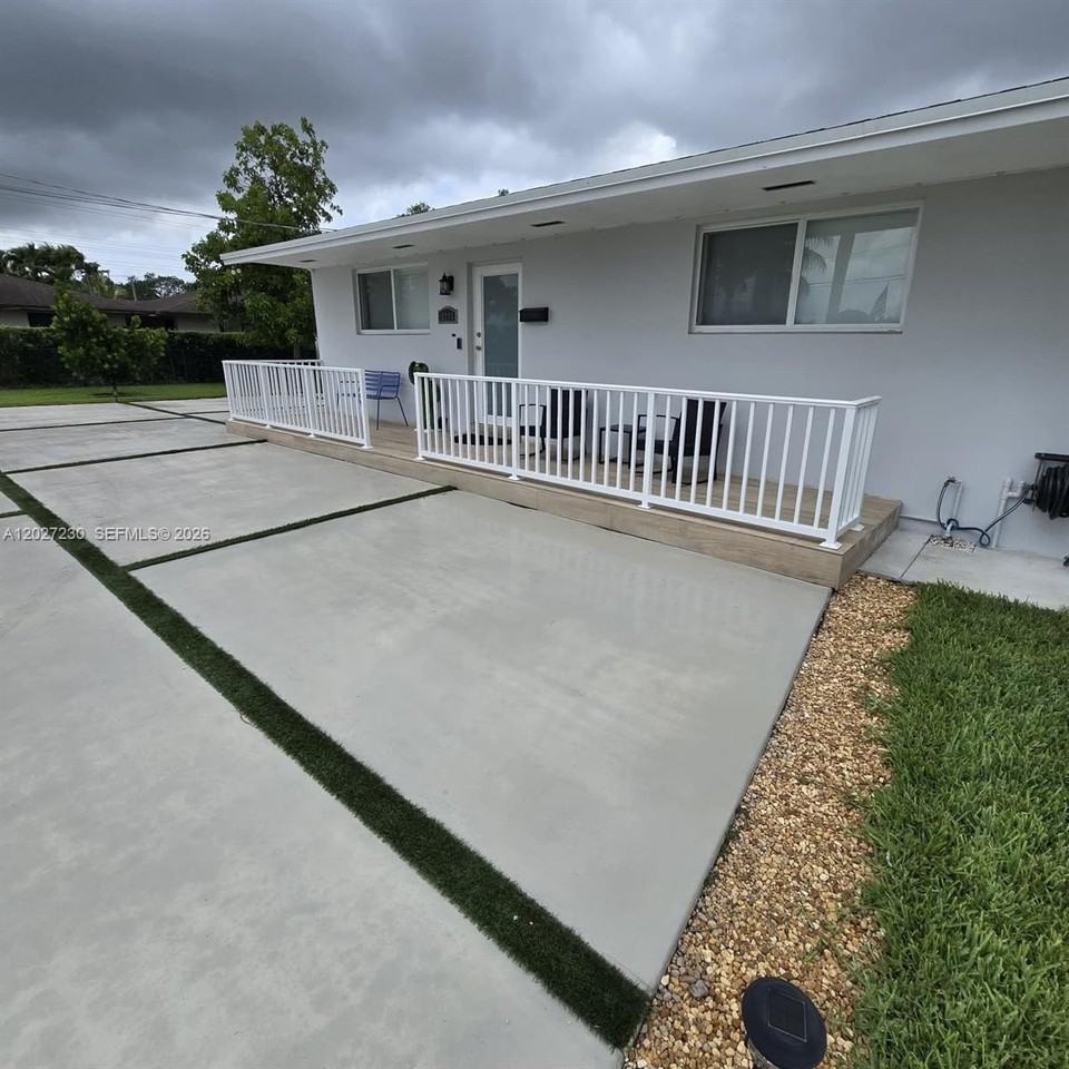 10245 Sw 68th St #10245 - Photo 3 of 12