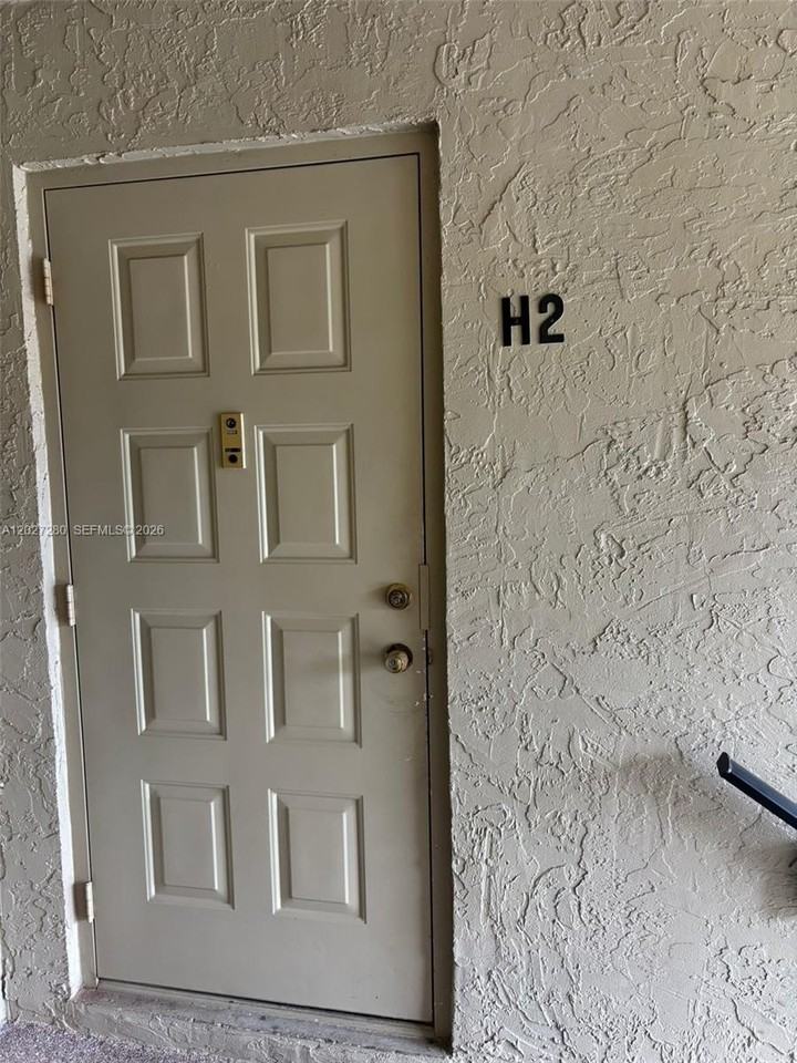 718 Sunny Pine Way #H2 - Photo 2 of 30