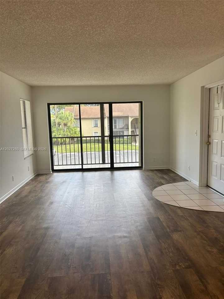 718 Sunny Pine Way #H2 - Photo 3 of 30