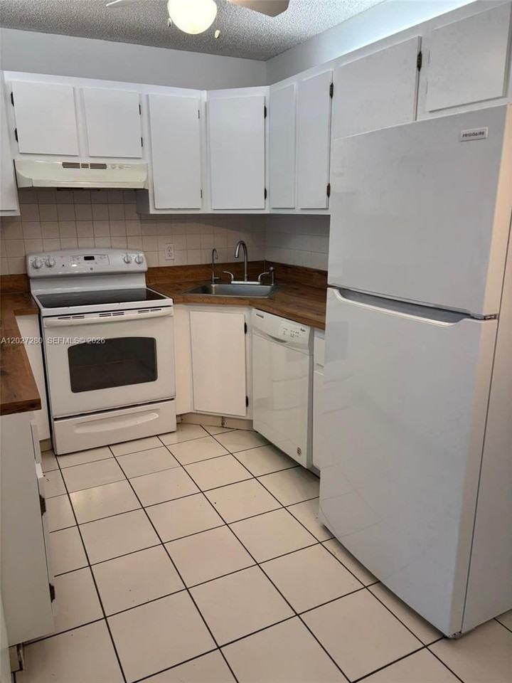 718 Sunny Pine Way #H2 - Photo 5 of 30