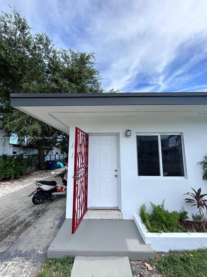 1130 Nw 76th St #1130 - Photo 2 of 33
