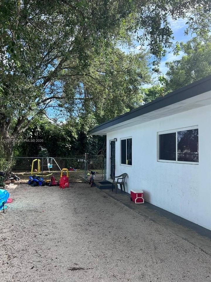 1130 Nw 76th St #1130 - Photo 6 of 33
