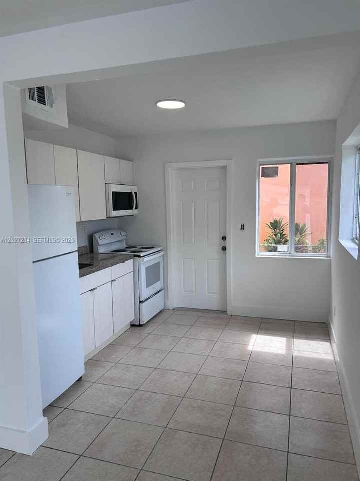 1130 Nw 76th St #1130 - Photo 7 of 33
