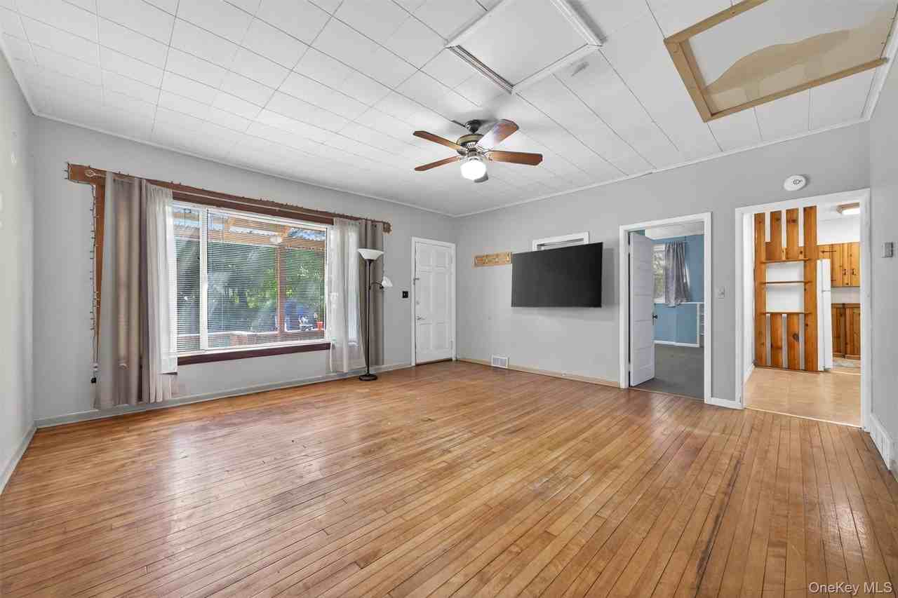 4 Montgomery Rd #1 - Photo 5 of 17