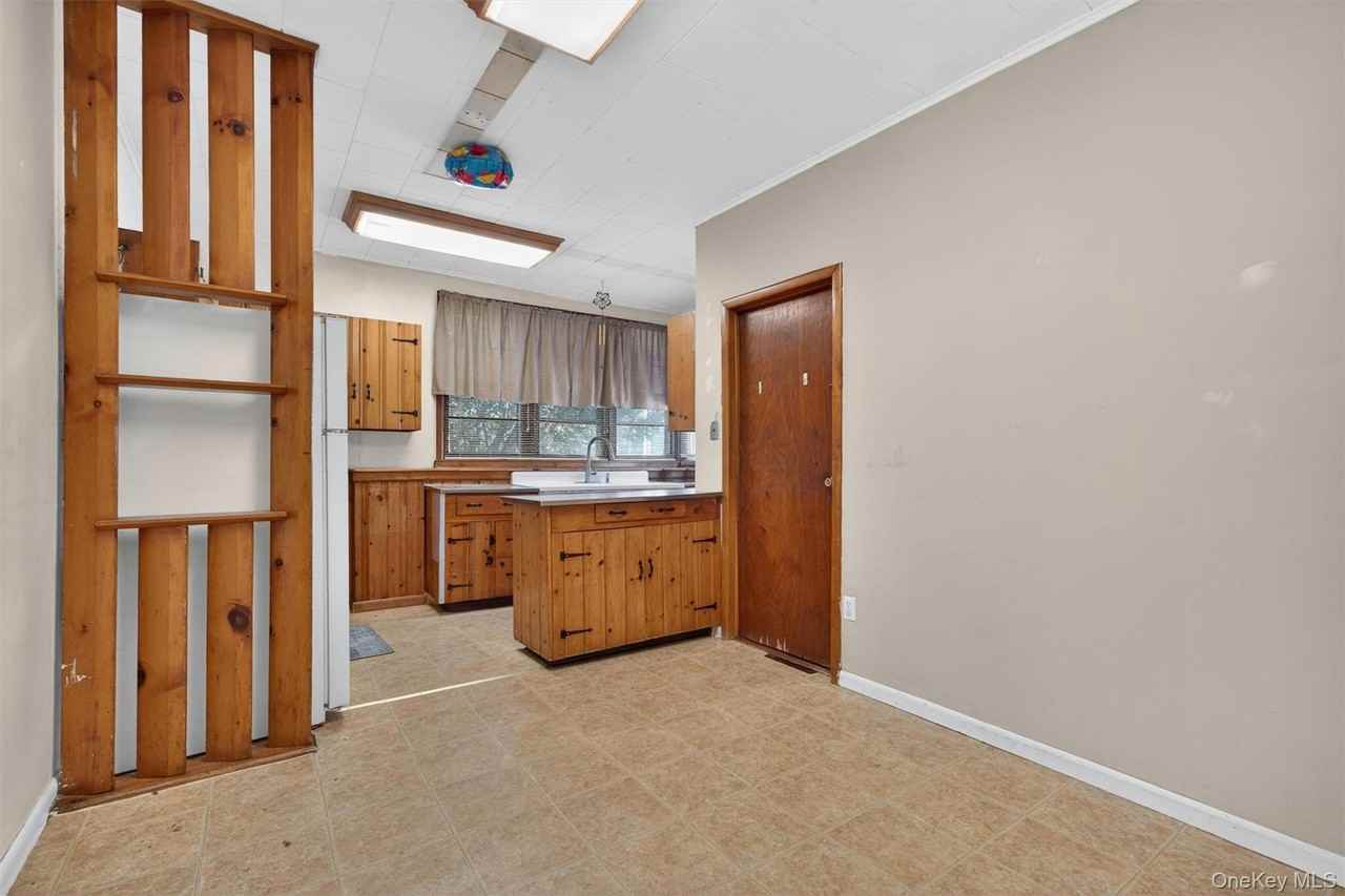 4 Montgomery Rd #1 - Photo 6 of 17