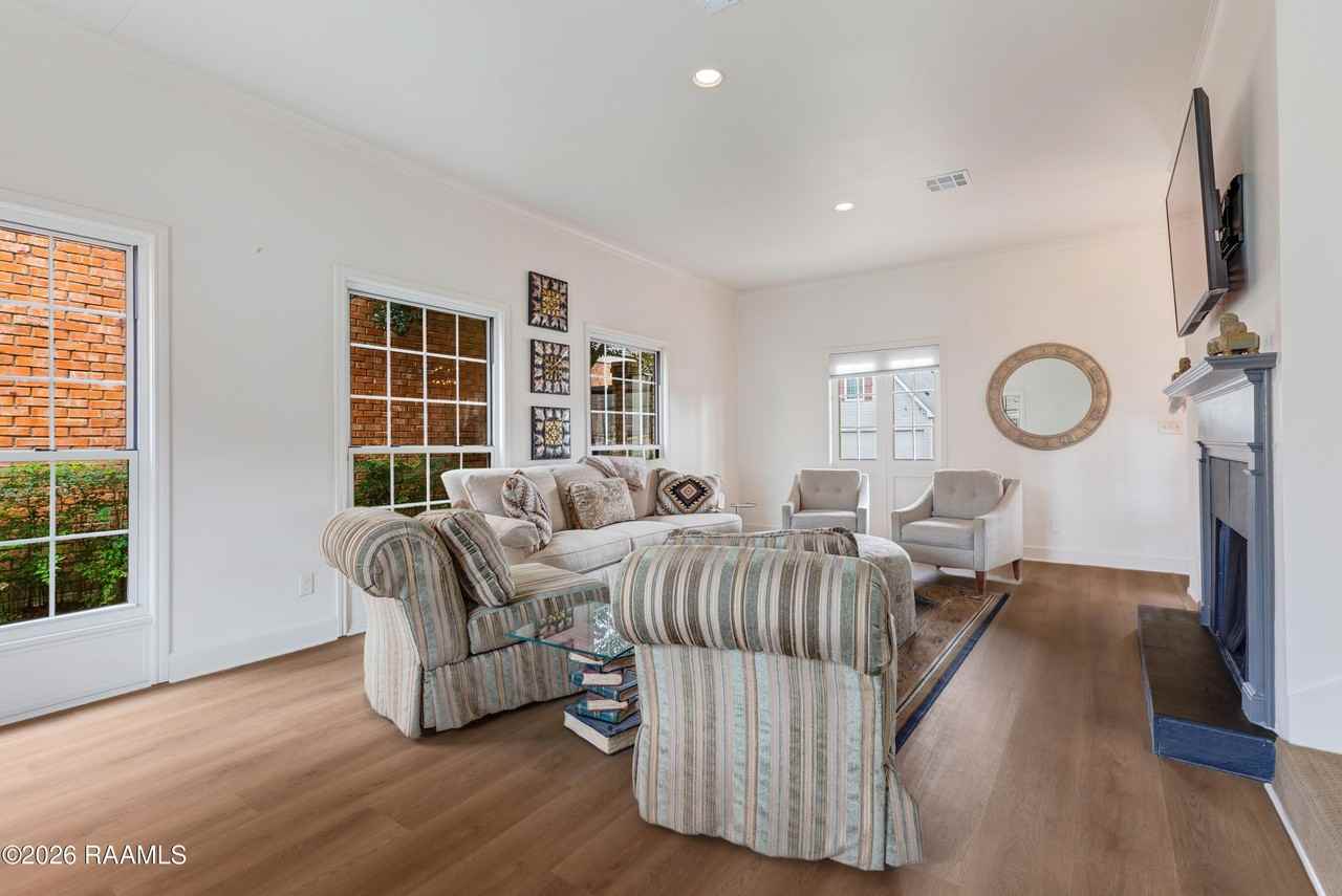 13 Heatherstone Dr - Photo 4 of 22