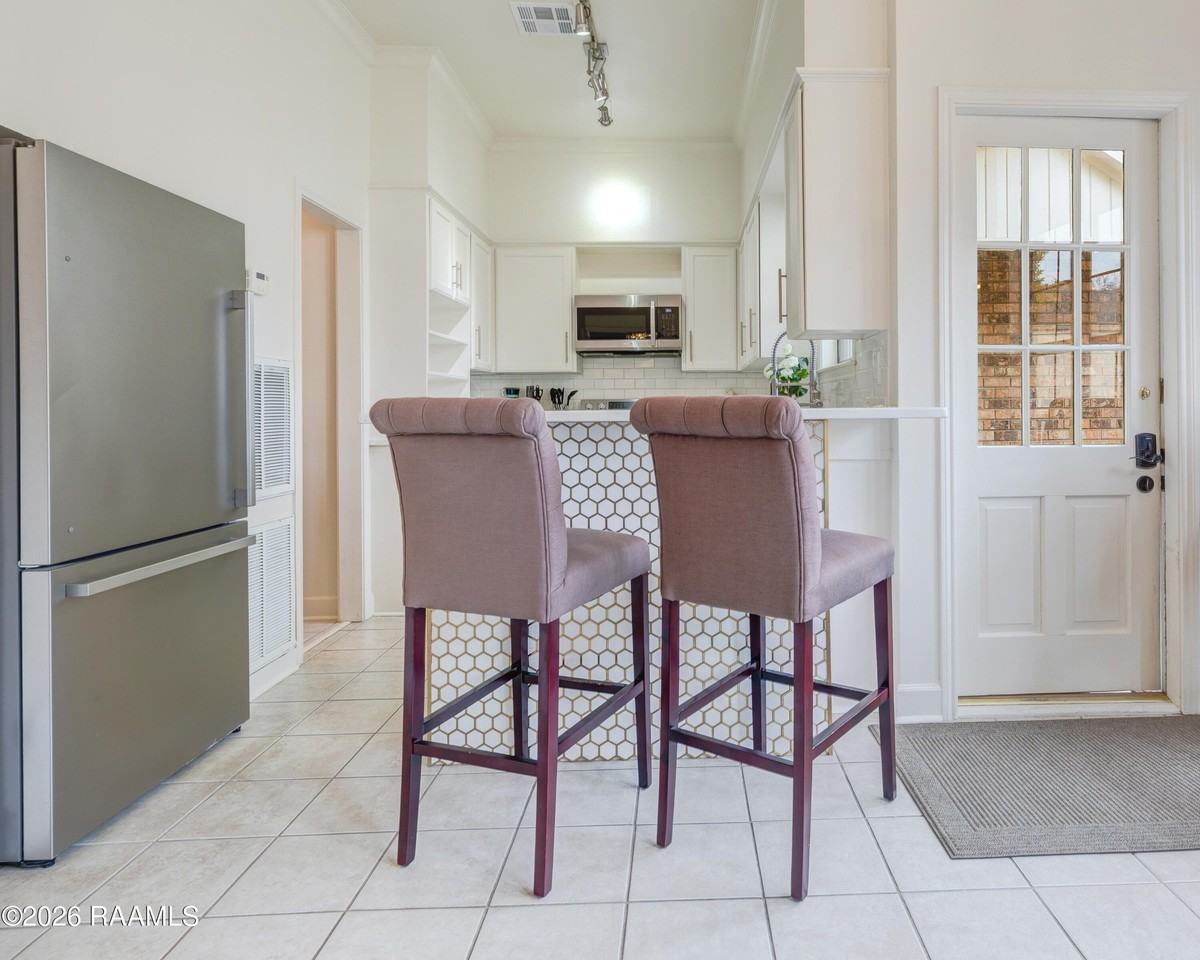 13 Heatherstone Dr - Photo 7 of 22