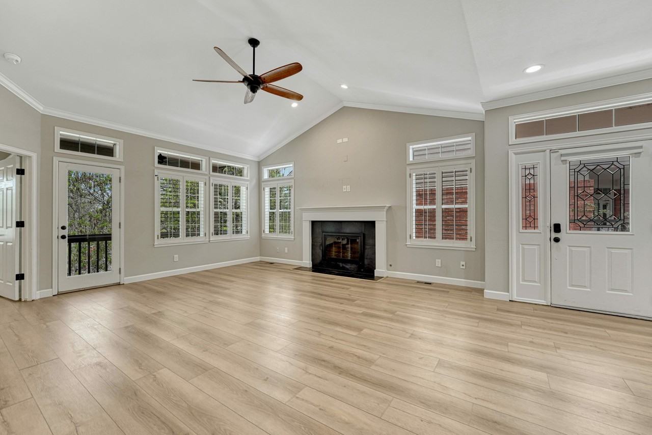 9885 Greensview Cir - Photo 7 of 50