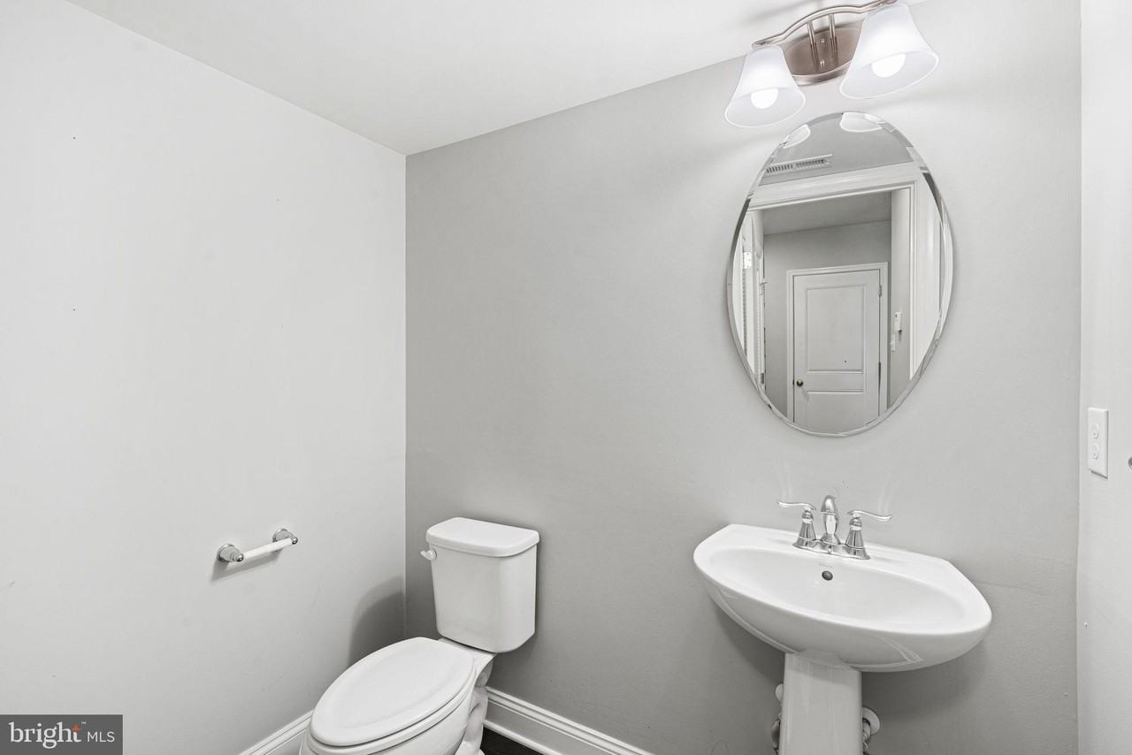 89 Isabelle Ct - Photo 5 of 37