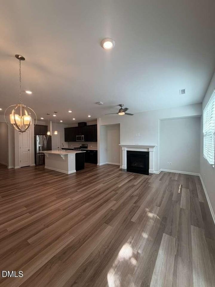 115 Hunston Dr - Photo 3 of 38