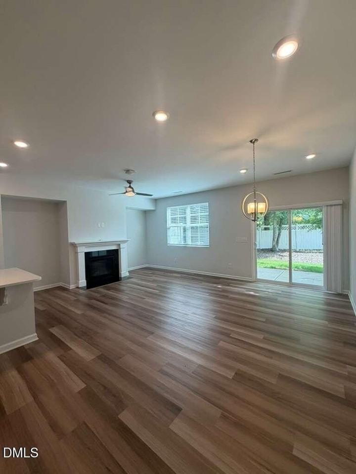 115 Hunston Dr - Photo 4 of 38
