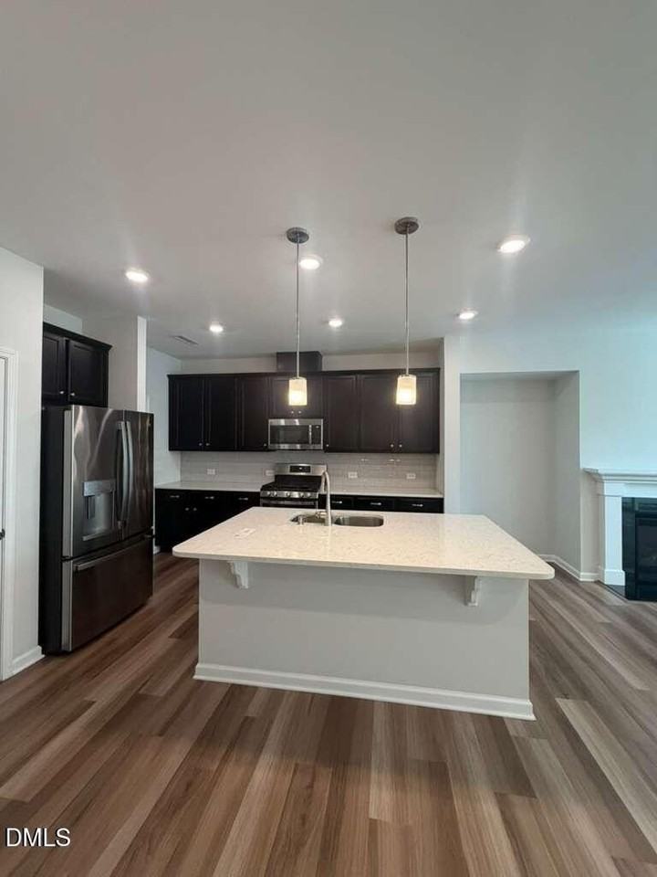 115 Hunston Dr - Photo 5 of 38