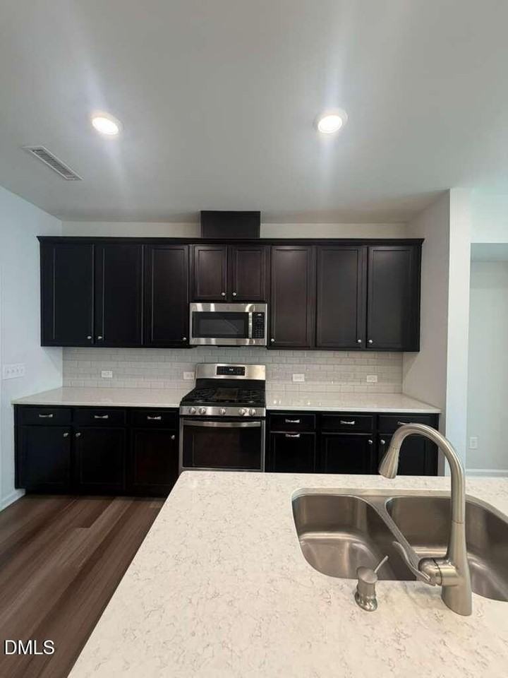 115 Hunston Dr - Photo 6 of 38