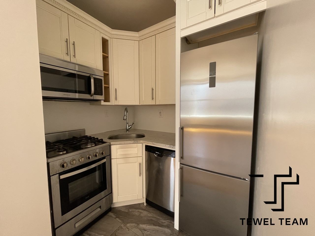 2245 7th Avenue #5E - Photo 6 of 18